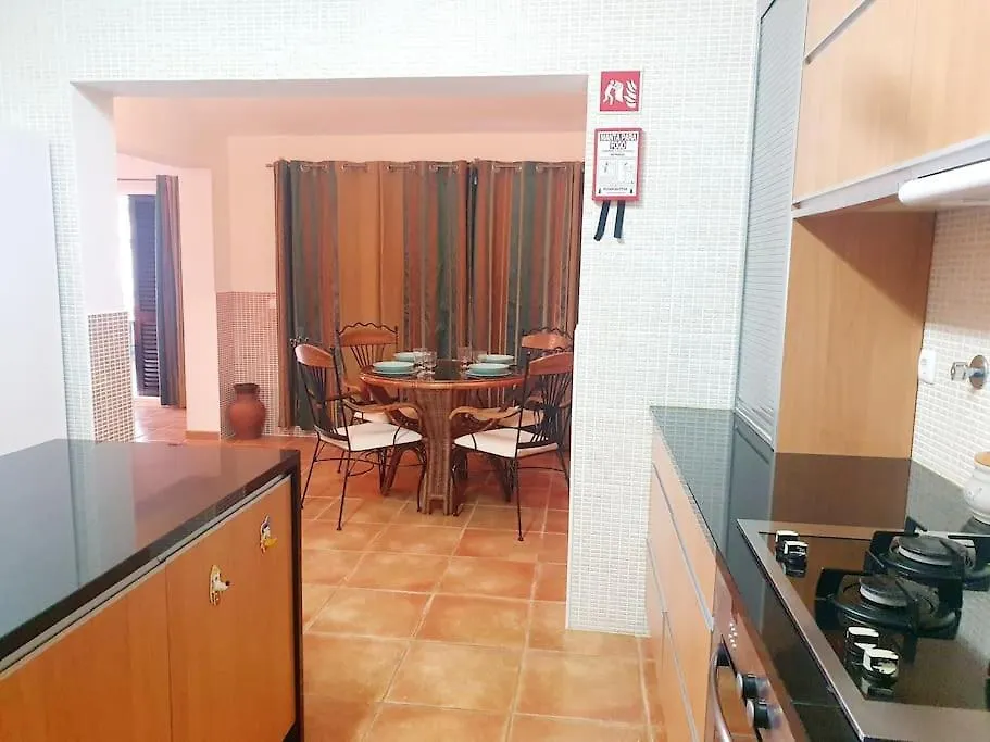 Holiday home Lovely Beach House Moradia V4 Com Piscina Altura