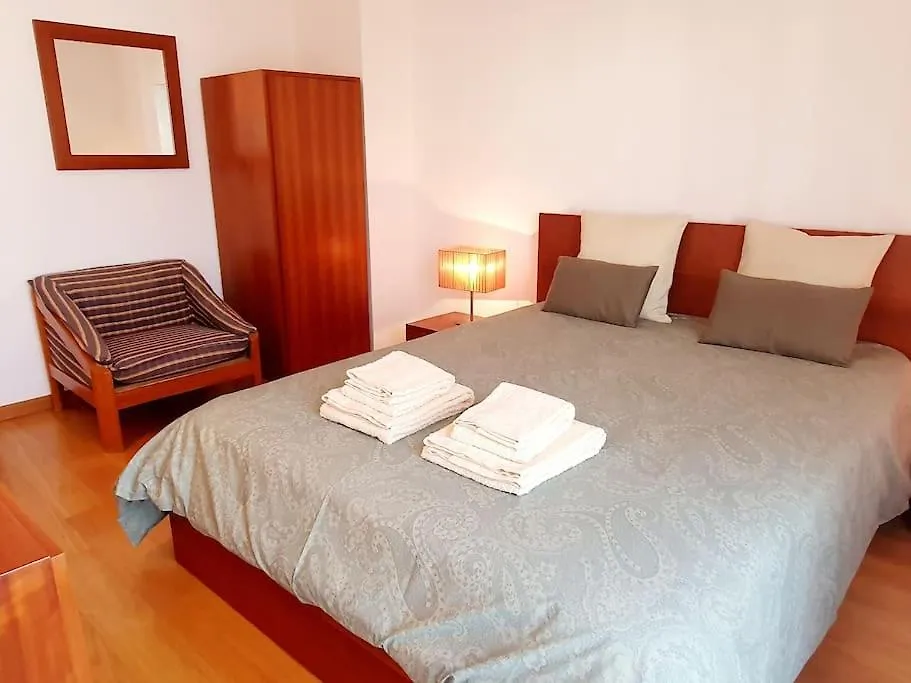 Lovely Beach House Moradia V4 Com Piscina Altura