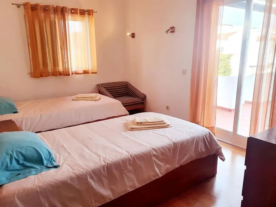 Lovely Beach House Moradia V4 Com Piscina Altura
